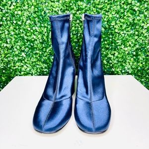 Marc Fisher ICELA Navy Blue Satin Ankle Booties Sexy Boots Size 7 1/2 Width M